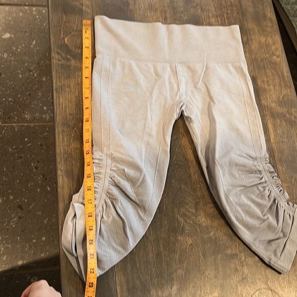Lululemon Ebb & Flow Crop Seamless Heather
Gray Sz- 8 - Picture 8 of 11
